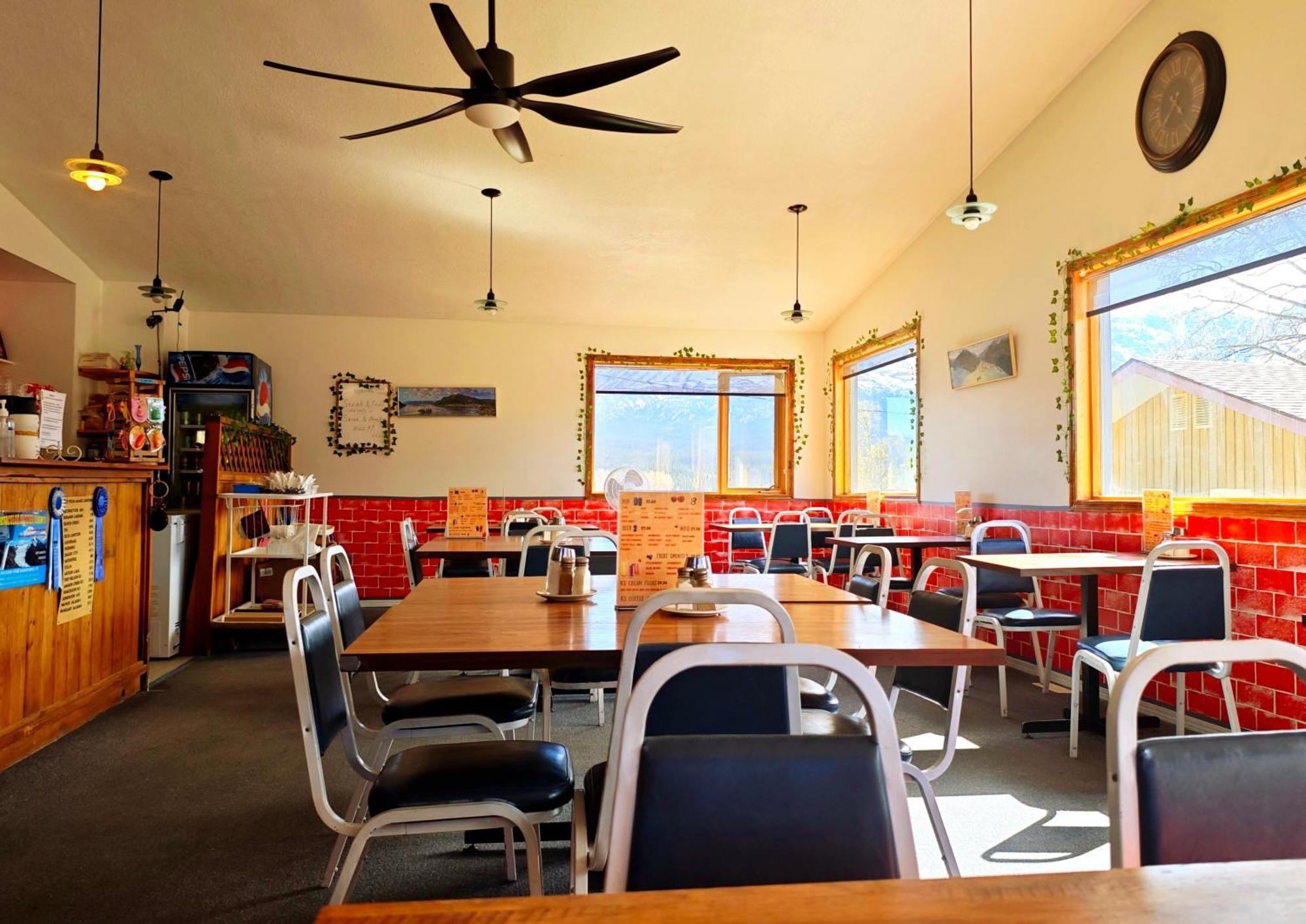 Cozy Corner Motel & Restaurant เฮนส์จังก์ชัน ภายนอก รูปภาพ